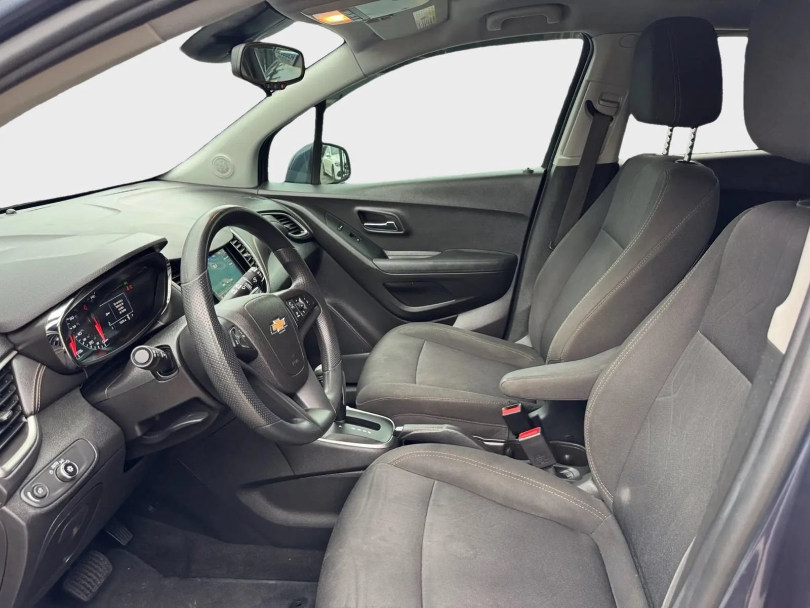 Used 2018 Chevrolet Trax LT w/ LPO, Cargo Package FWD image 10