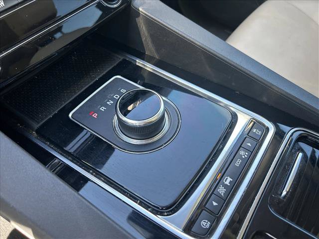 Used 2018 Jaguar F-PACE Premium AWD/4WD image 17