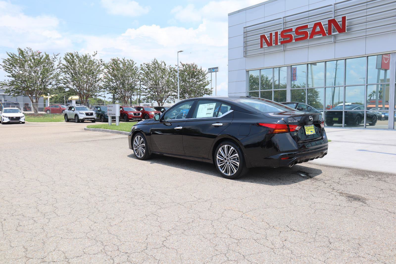 Used 2025 Nissan Altima 2.5 SL FWD image 7