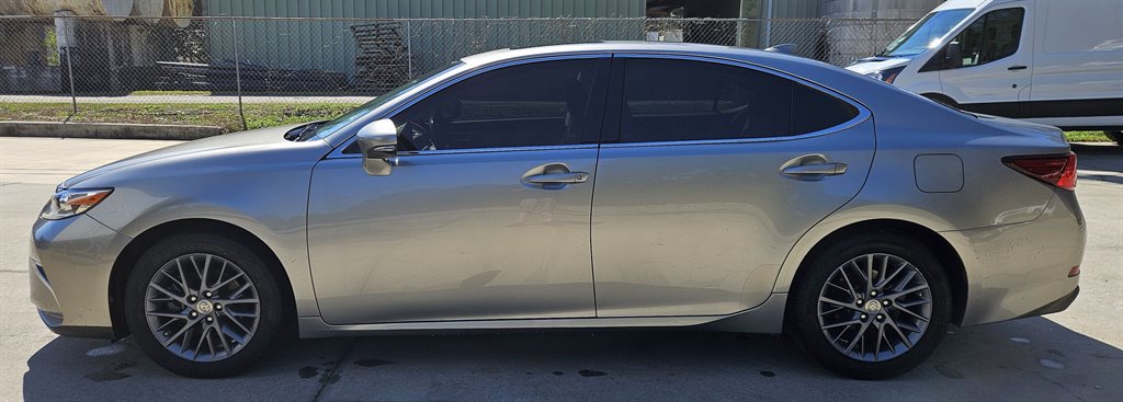 Used 2018 Lexus ES 350 w/ Premier Package FWD image 2