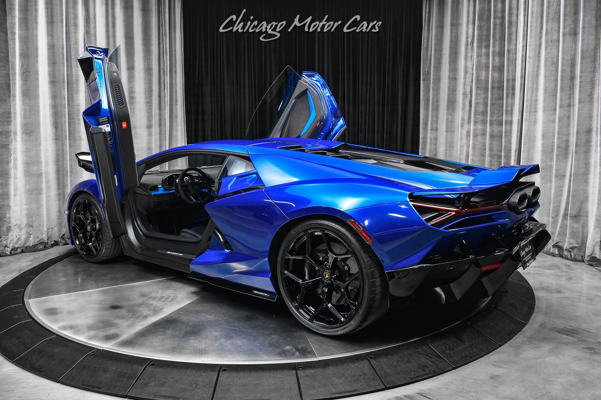 Used 2025 Lamborghini Revuelto image 31