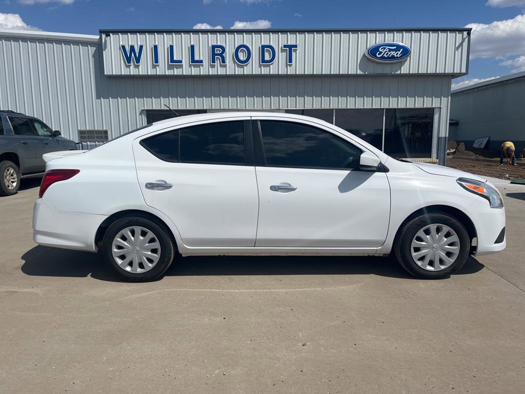 Used 2018 Nissan Versa SV FWD image 1