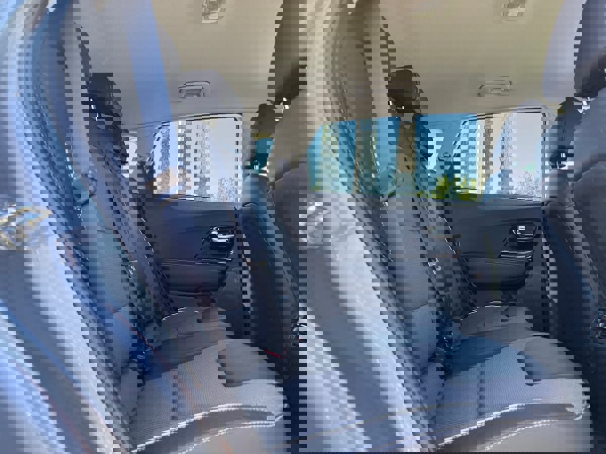 Used 2022 Kia Niro EX image 18