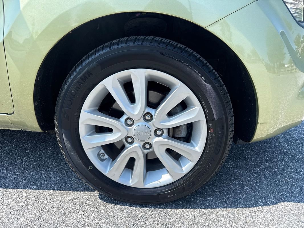 Used 2012 Kia Soul + w/ Audio Pkg image 28