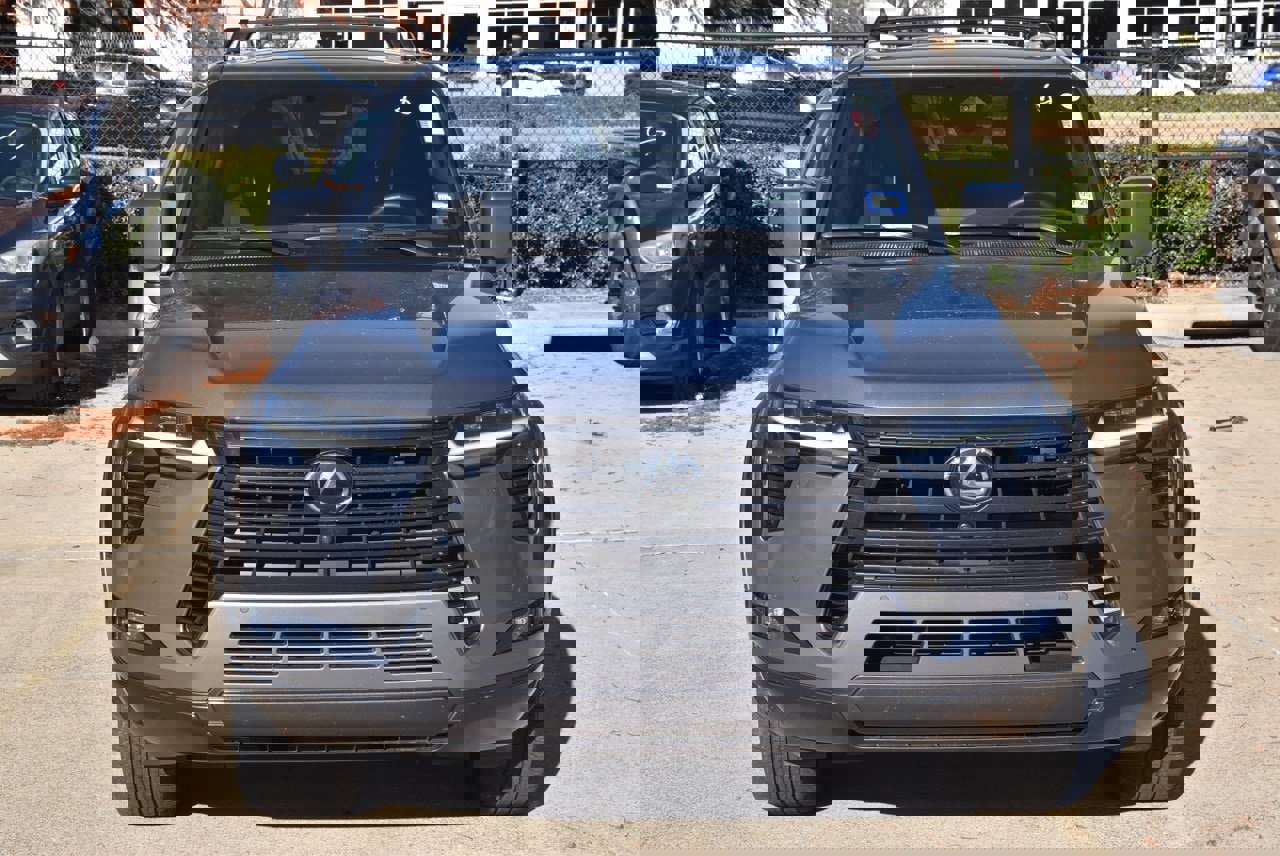 Used 2024 Lexus GX 550 image 3
