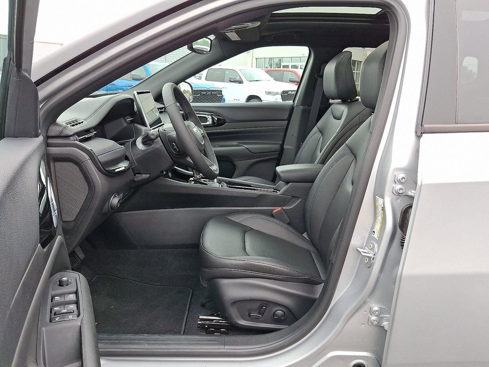 New 2025 Jeep Compass Limited w/ High Altitude Package AWD/4WD image 7