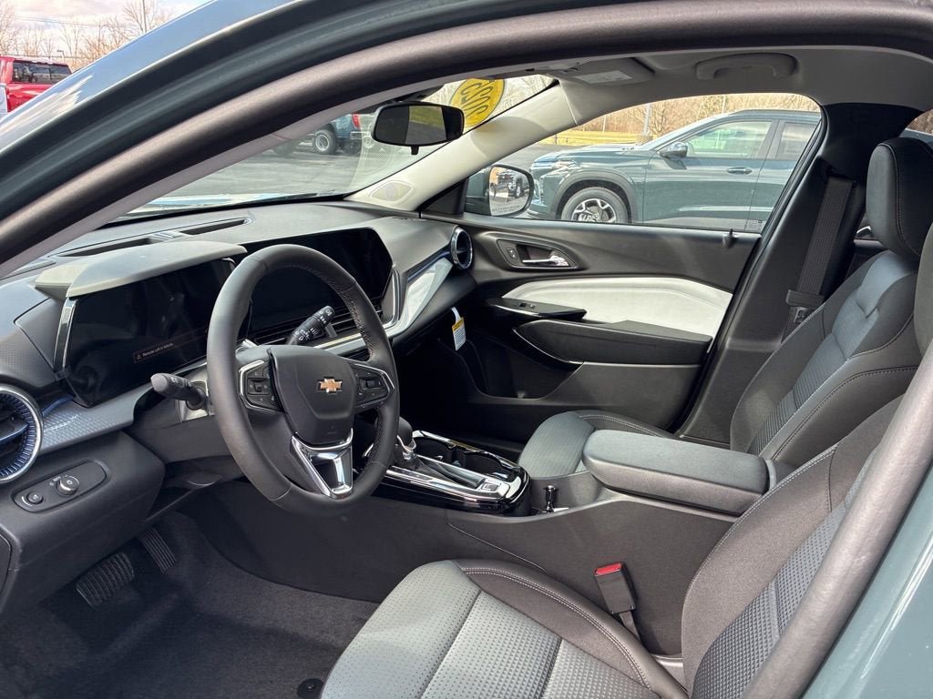 New 2026 Chevrolet Trax LT w/ LT Convenience Package image 2