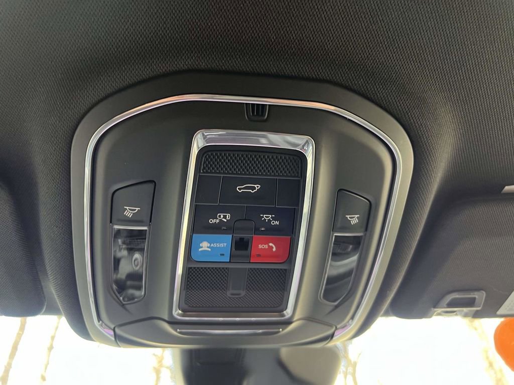 Used 2025 Jeep Grand Cherokee L Limited image 35