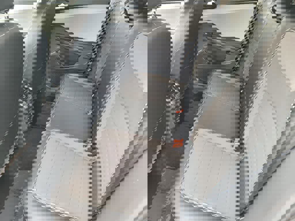 Used 2022 Volkswagen Taos SE w/ Panoramic Sunroof Package image 12