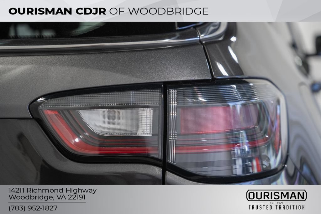 Used 2023 Jeep Compass Latitude w/ Sun and Sound Group AWD/4WD image 7