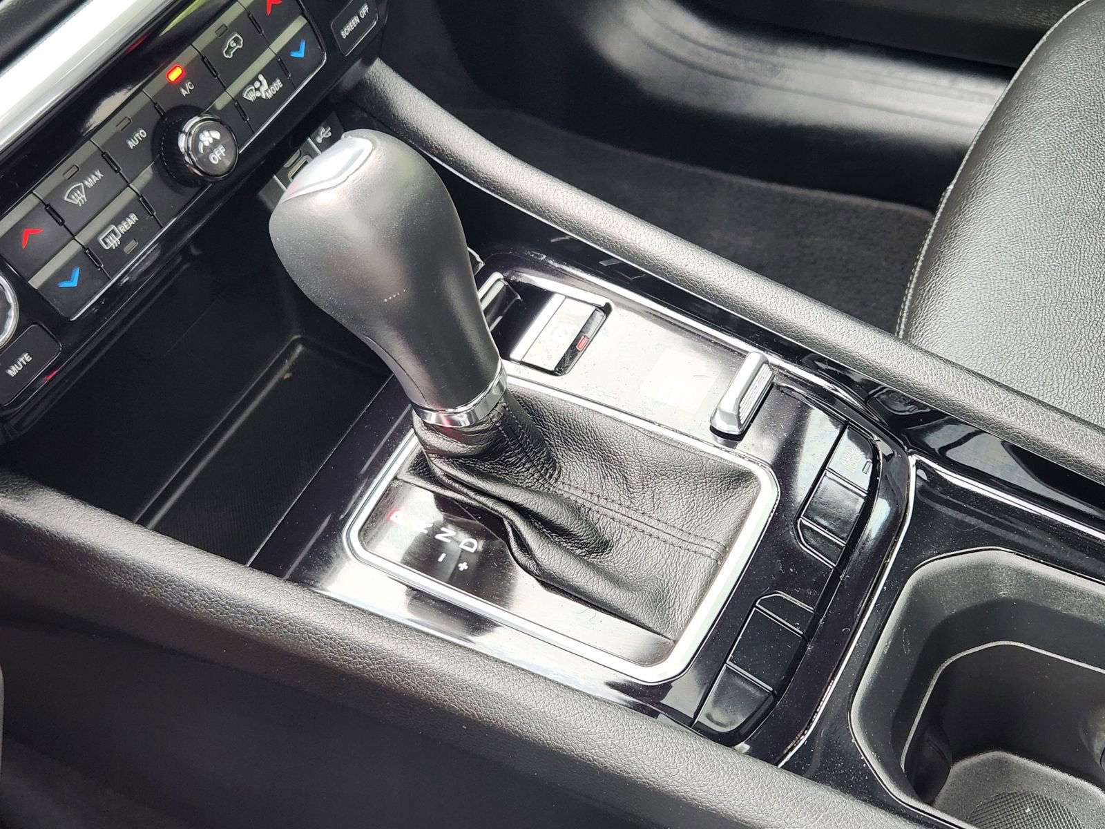 Used 2024 Jeep Compass Limited w/ High Altitude Package image 21