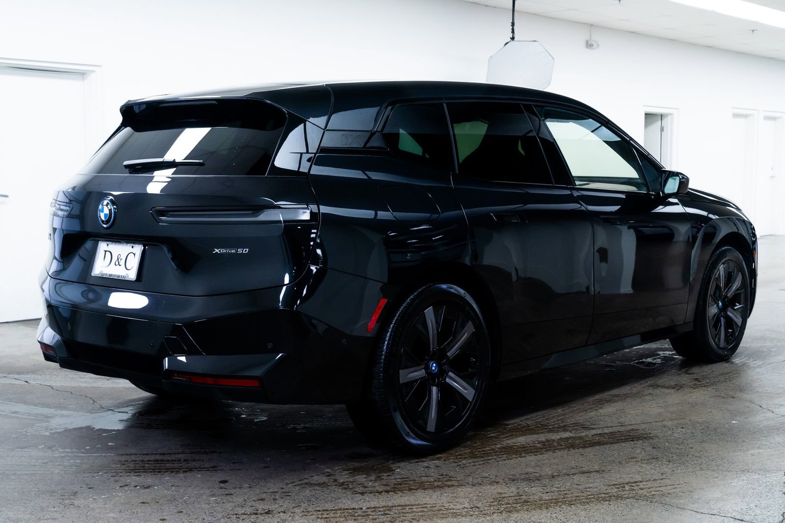 Used 2023 BMW iX xDrive50 w/ Sport Package image 6