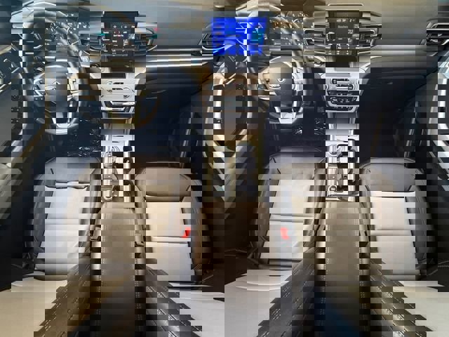 Used 2022 Ford Explorer XLT w/ Equipment Group 202A AWD/4WD image 12