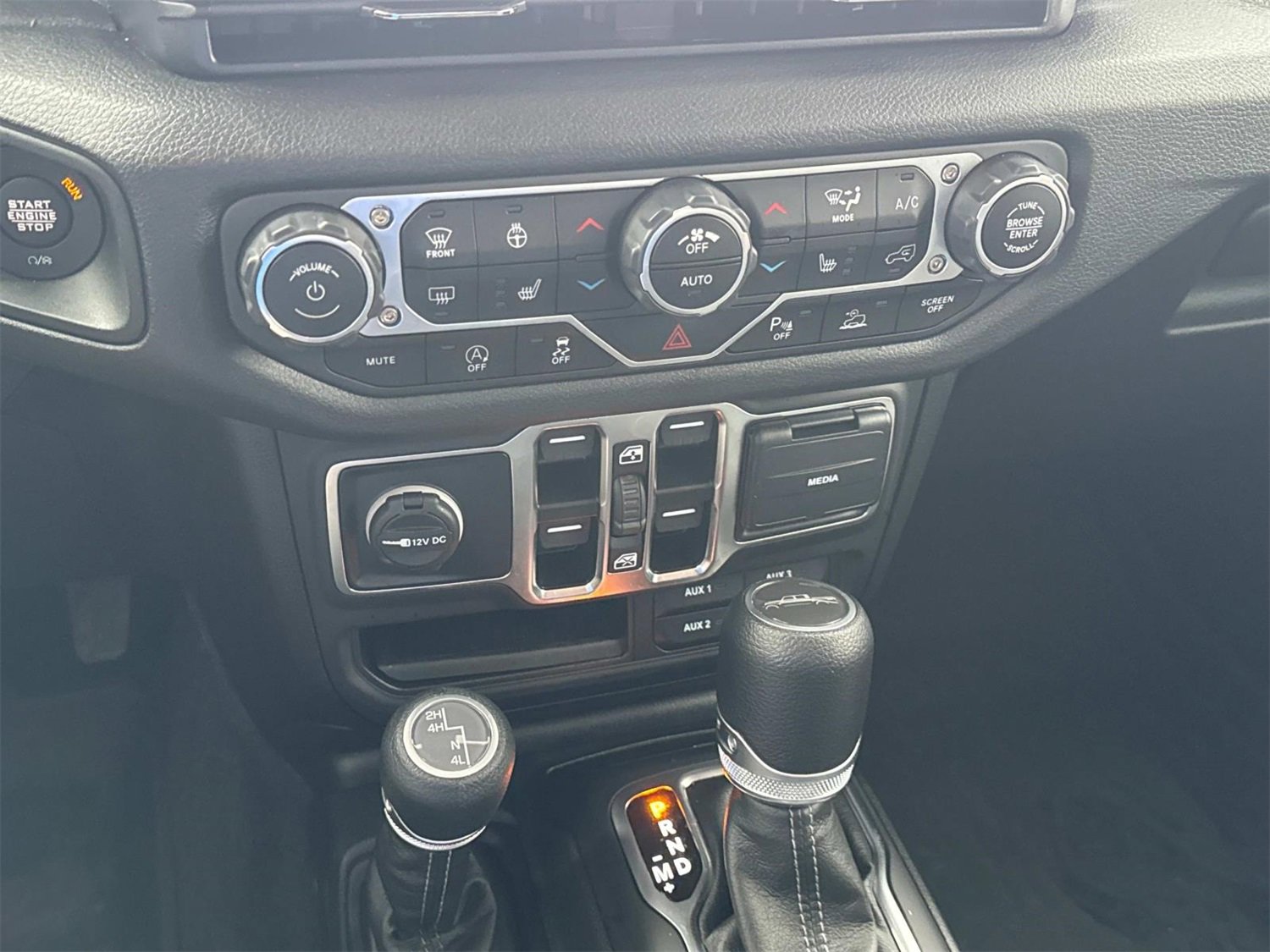 Used 2025 Jeep Gladiator Sport image 27