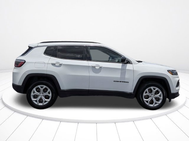 Used 2024 Jeep Compass Latitude AWD/4WD image 2