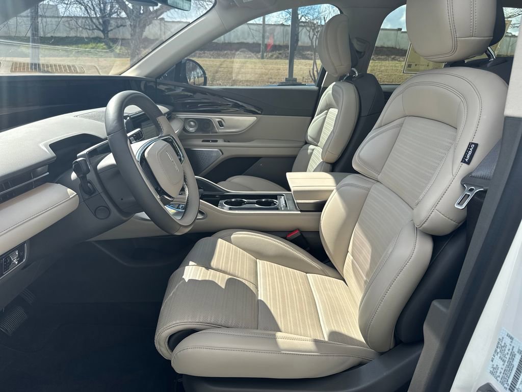 Used 2025 Lincoln Nautilus Reserve image 23
