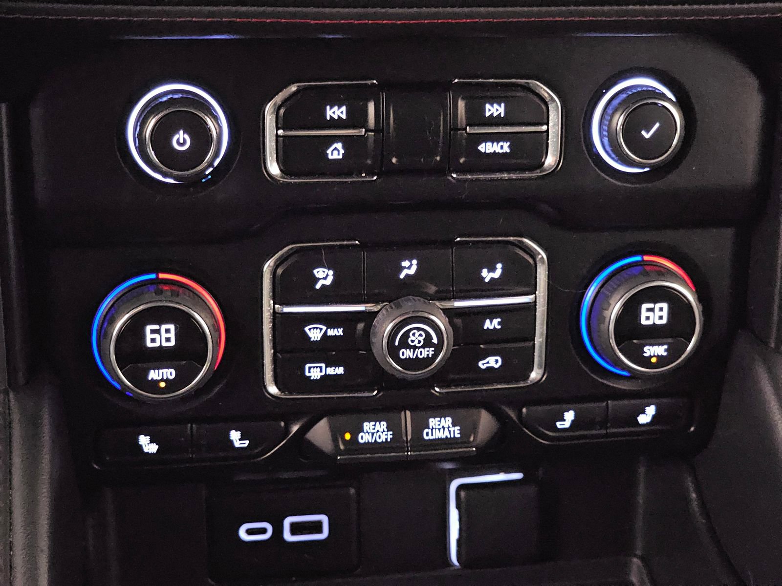 Used 2022 Chevrolet Suburban RST w/ Sport Performance Package image 19