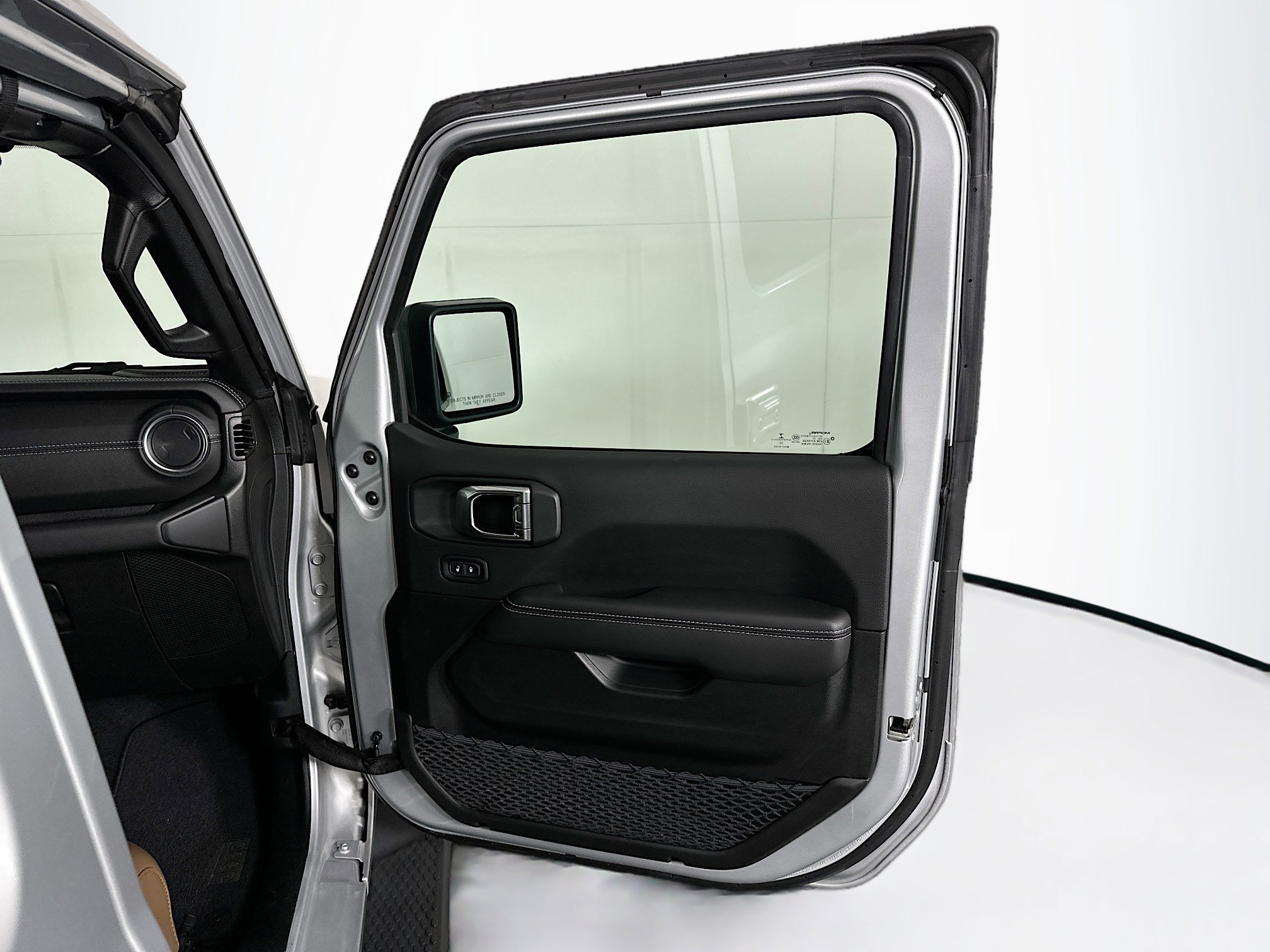 Used 2023 Jeep Wrangler Sahara w/ Cold Weather Group AWD/4WD image 30