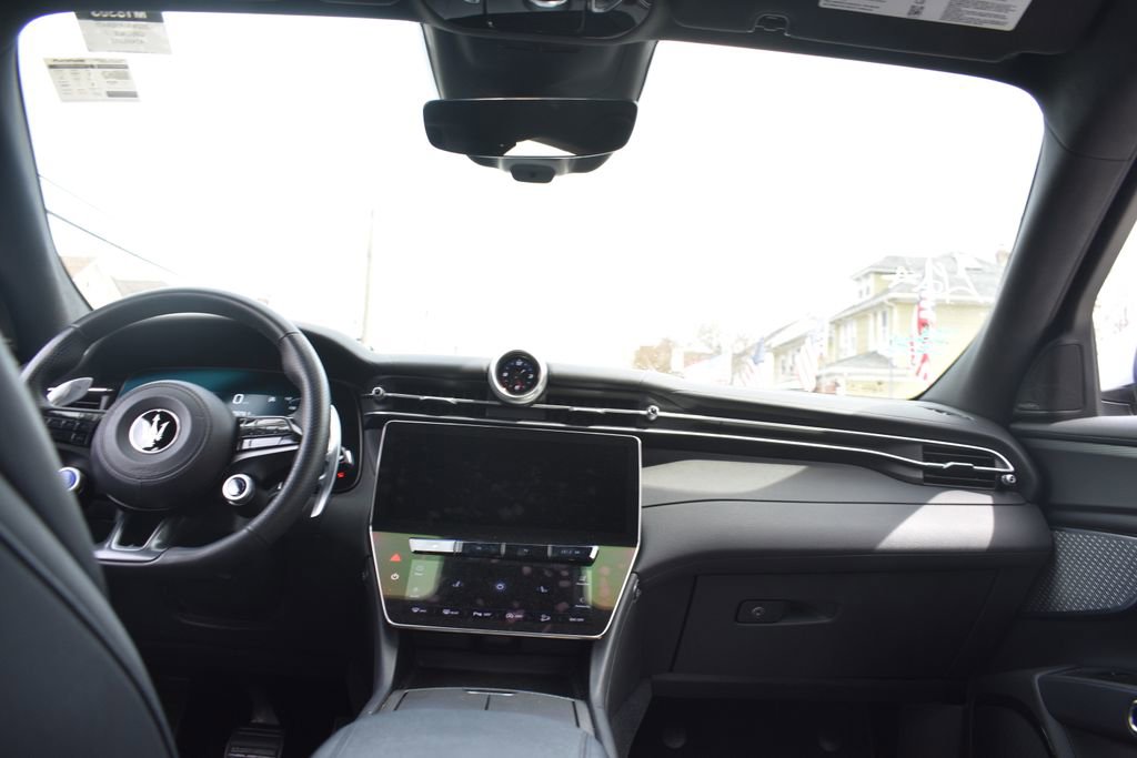 Used 2024 Maserati Grecale GT image 28