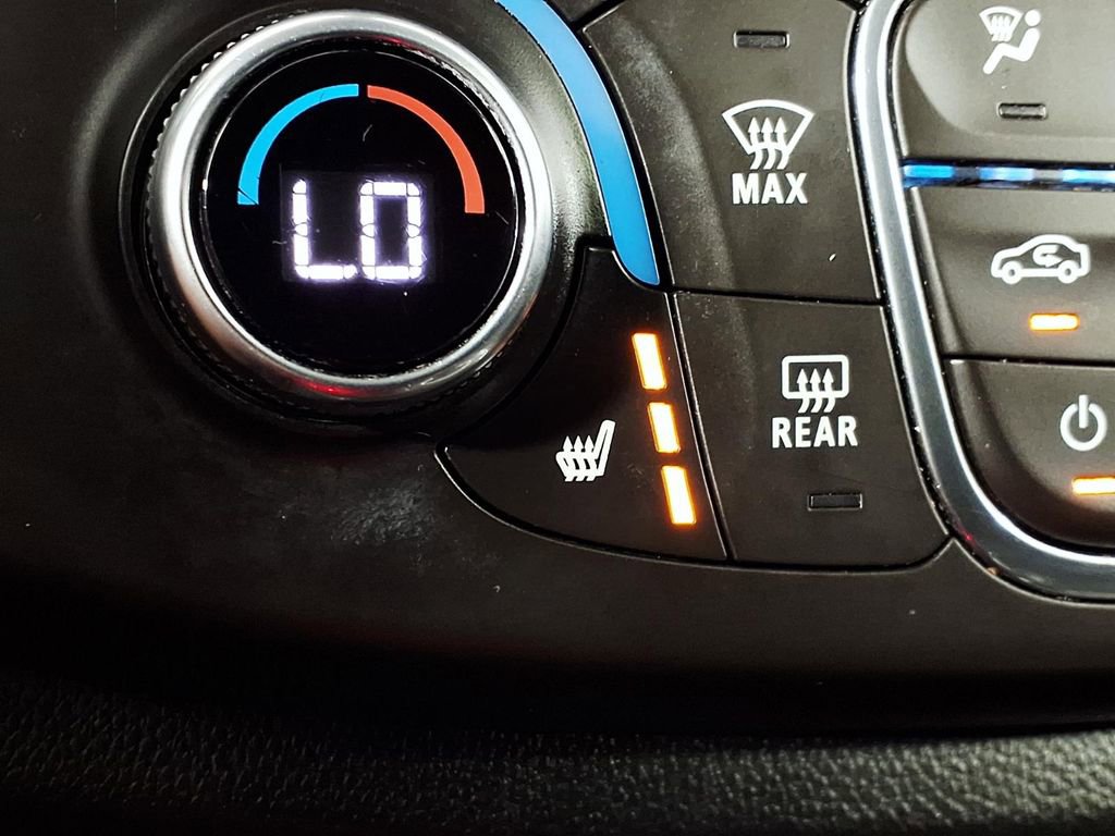 Used 2018 Chevrolet Traverse LT FWD image 16