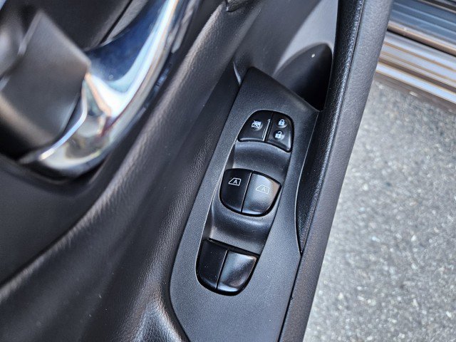 Used 2017 Nissan Altima 2.5 SL w/ Moonroof Package image 10