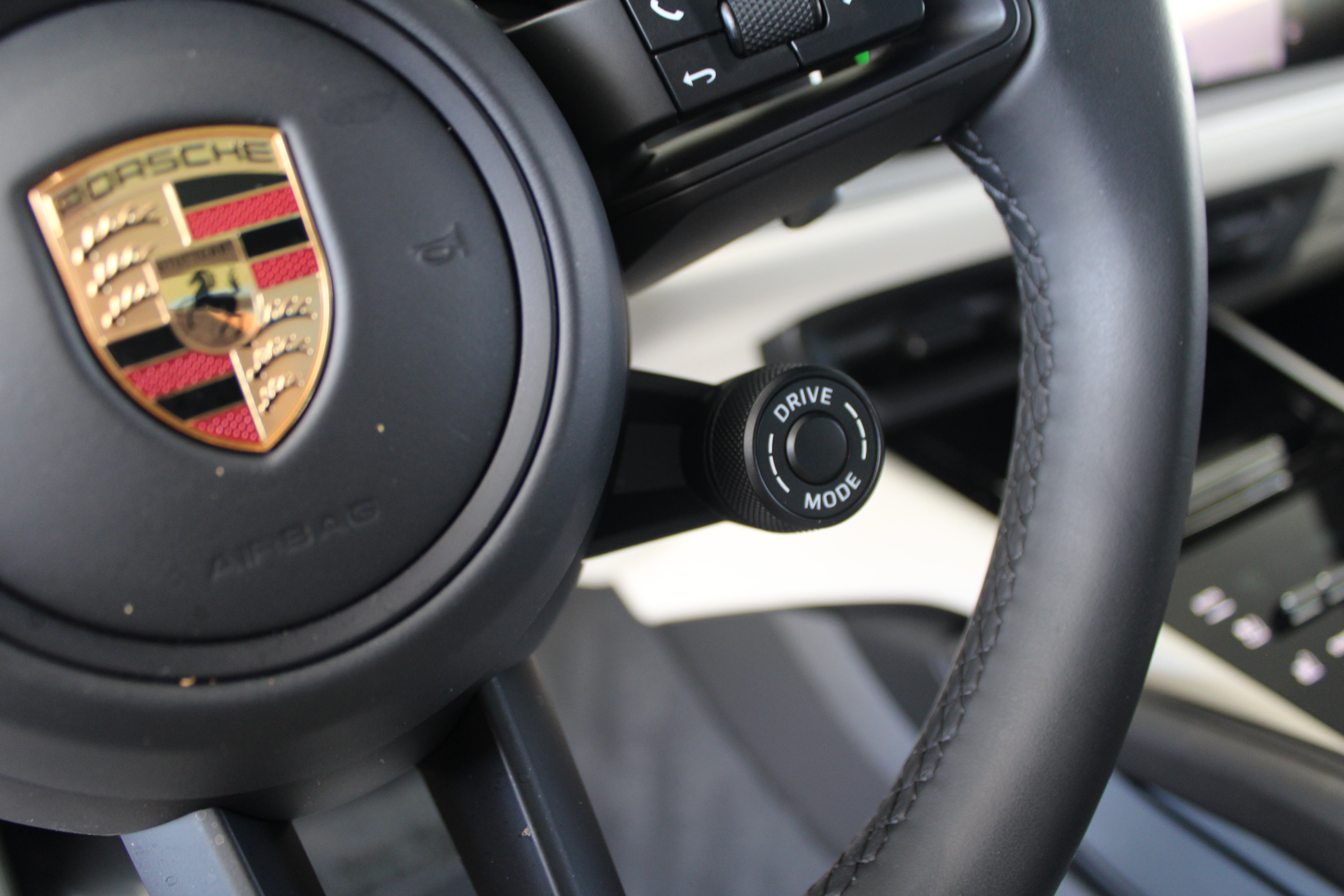 Certified 2025 Porsche Cayenne S AWD/4WD image 19