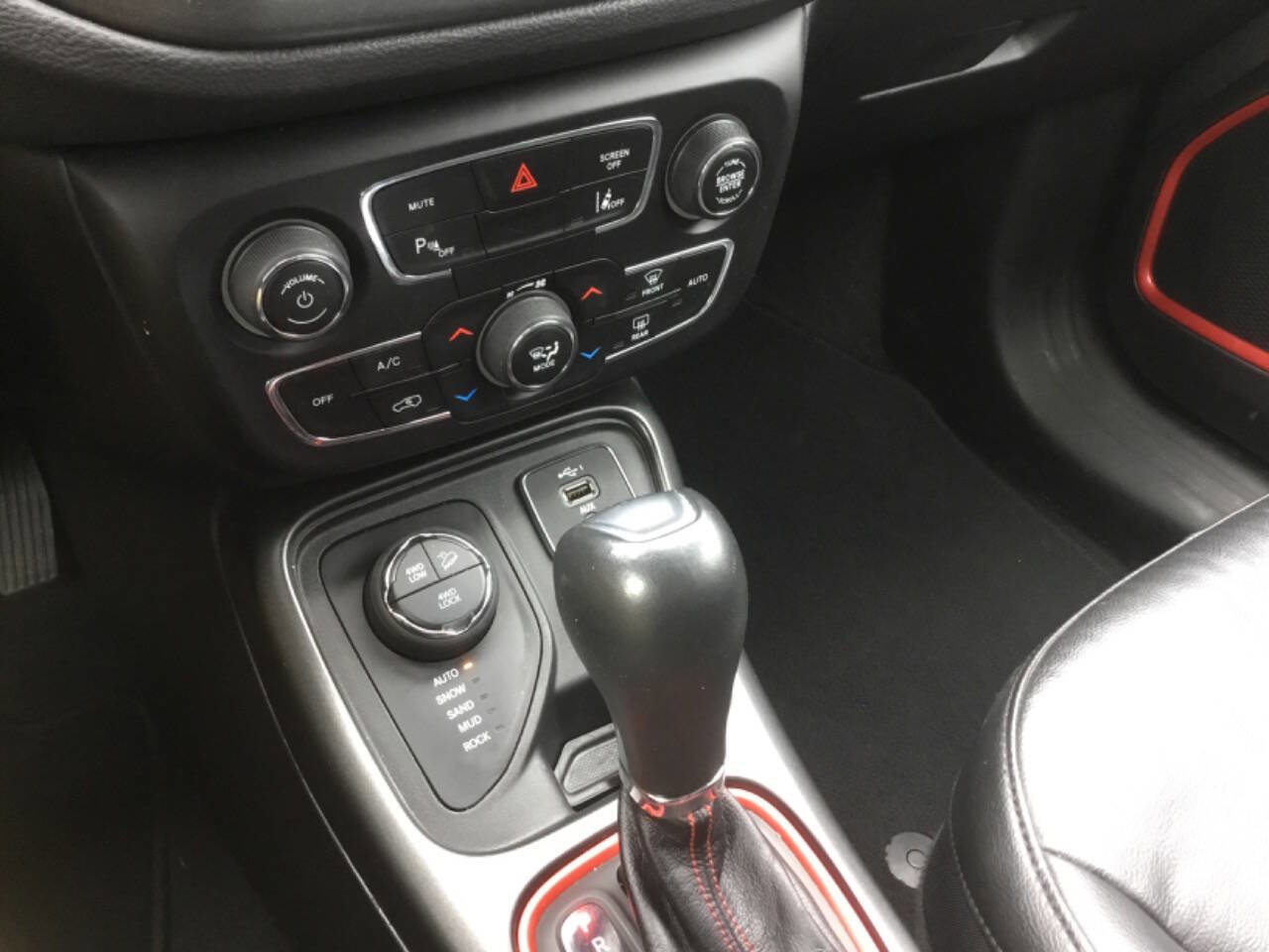 Used 2021 Jeep Compass Trailhawk image 12