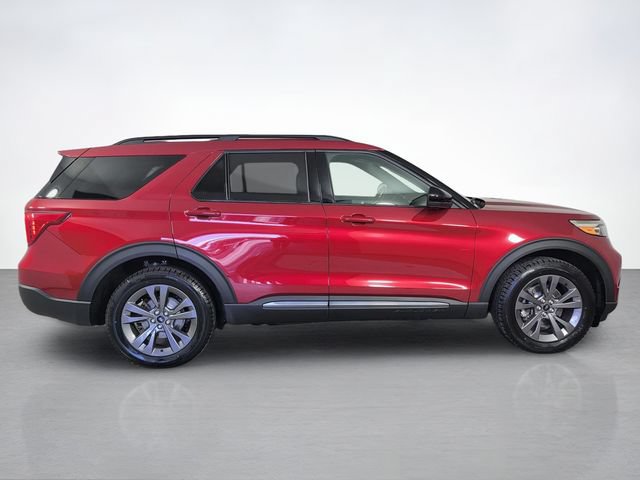 Certified 2023 Ford Explorer XLT w/ Equipment Group 202A AWD/4WD image 2