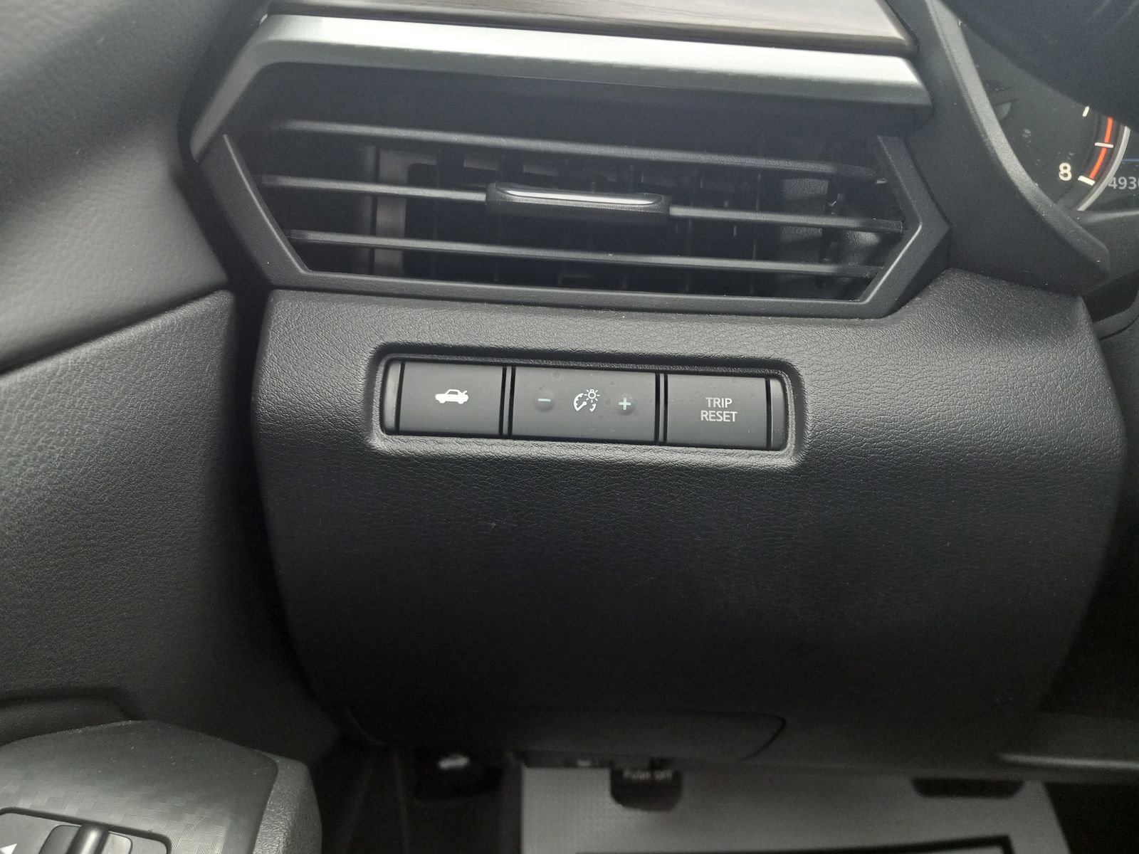 Used 2024 Nissan Altima 2.5 SV FWD image 24