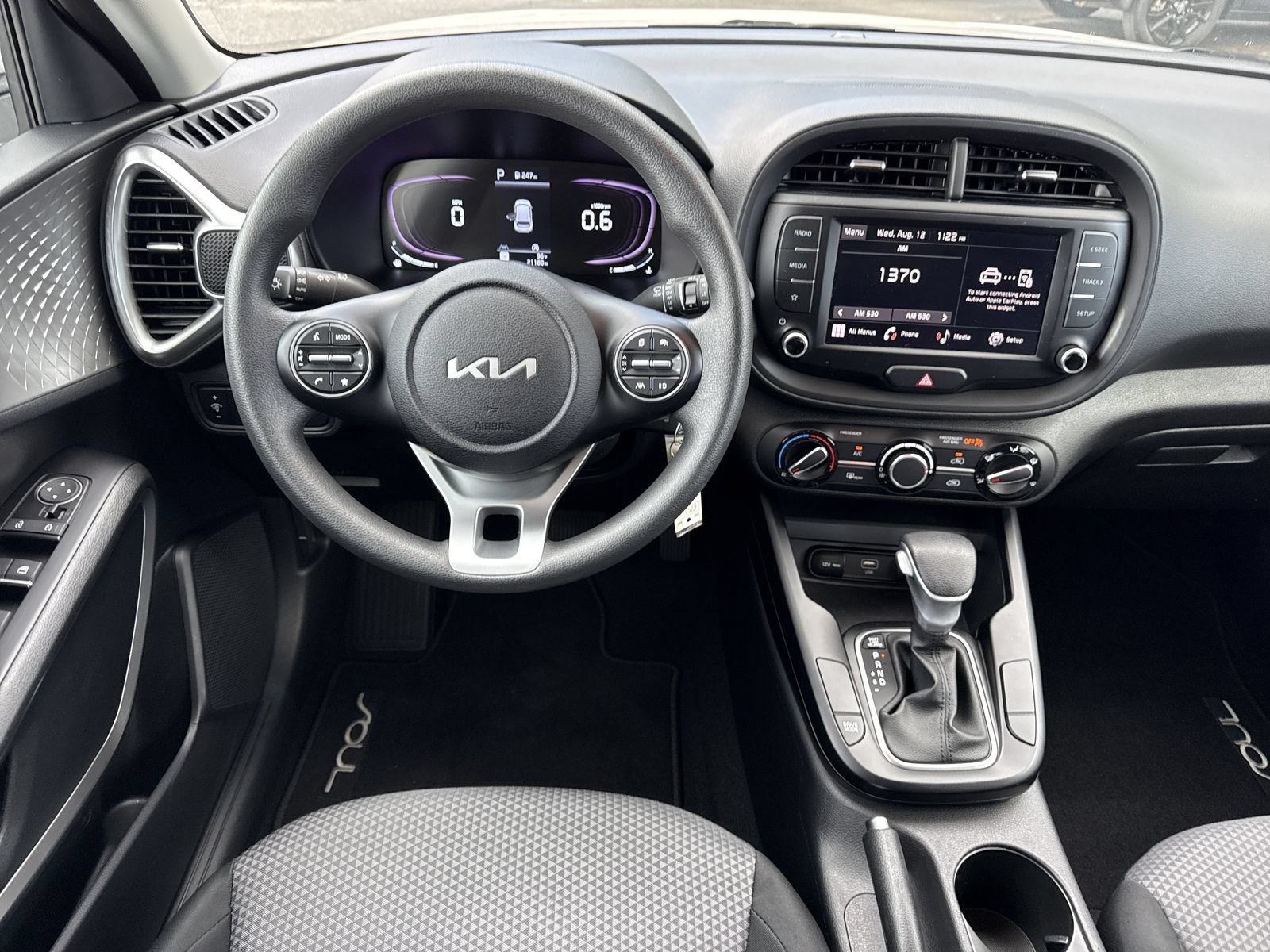 Used 2023 Kia Soul LX w/ LX Technology Package FWD image 11