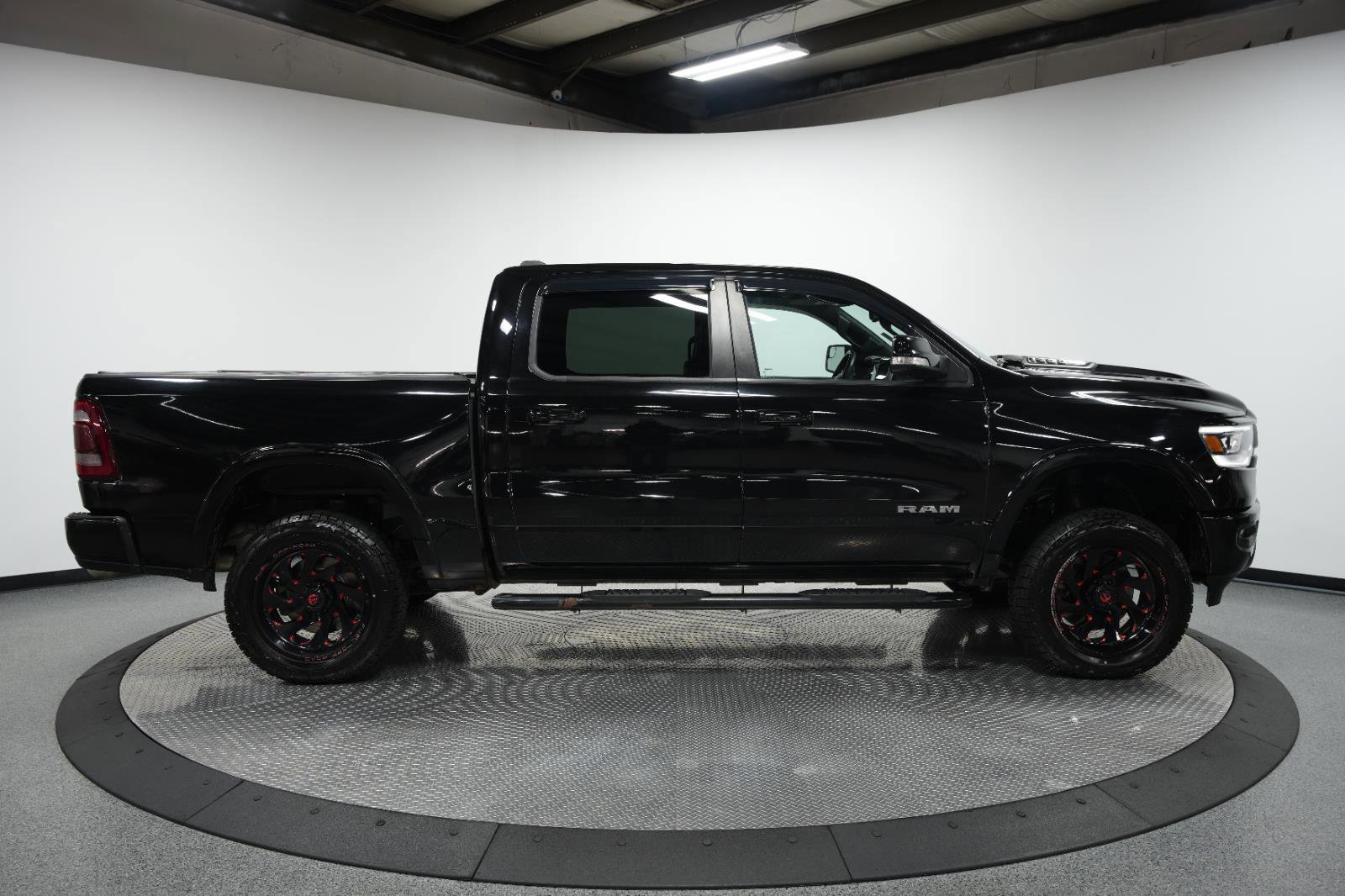 Used 2019 RAM 1500 Laramie w/ Sport Appearance Package image 9