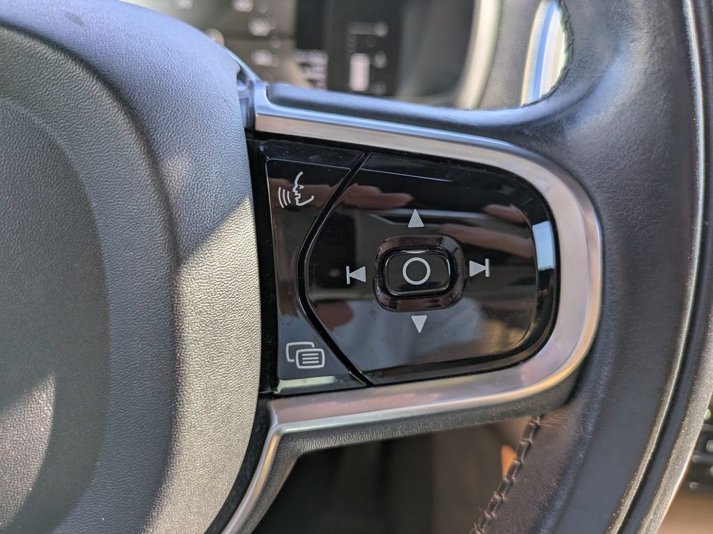 Used 2018 Volvo XC90 T5 Momentum w/ Convenience Package AWD/4WD image 26