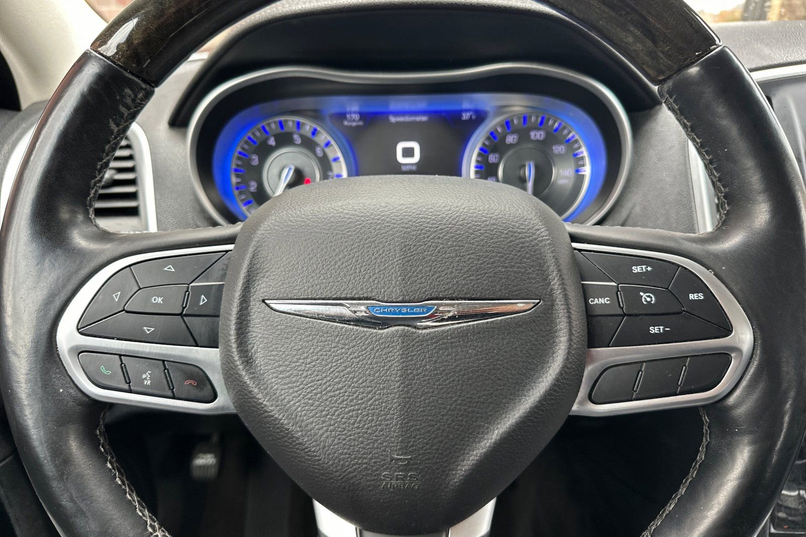 Used 2018 Chrysler 300 Limited image 29