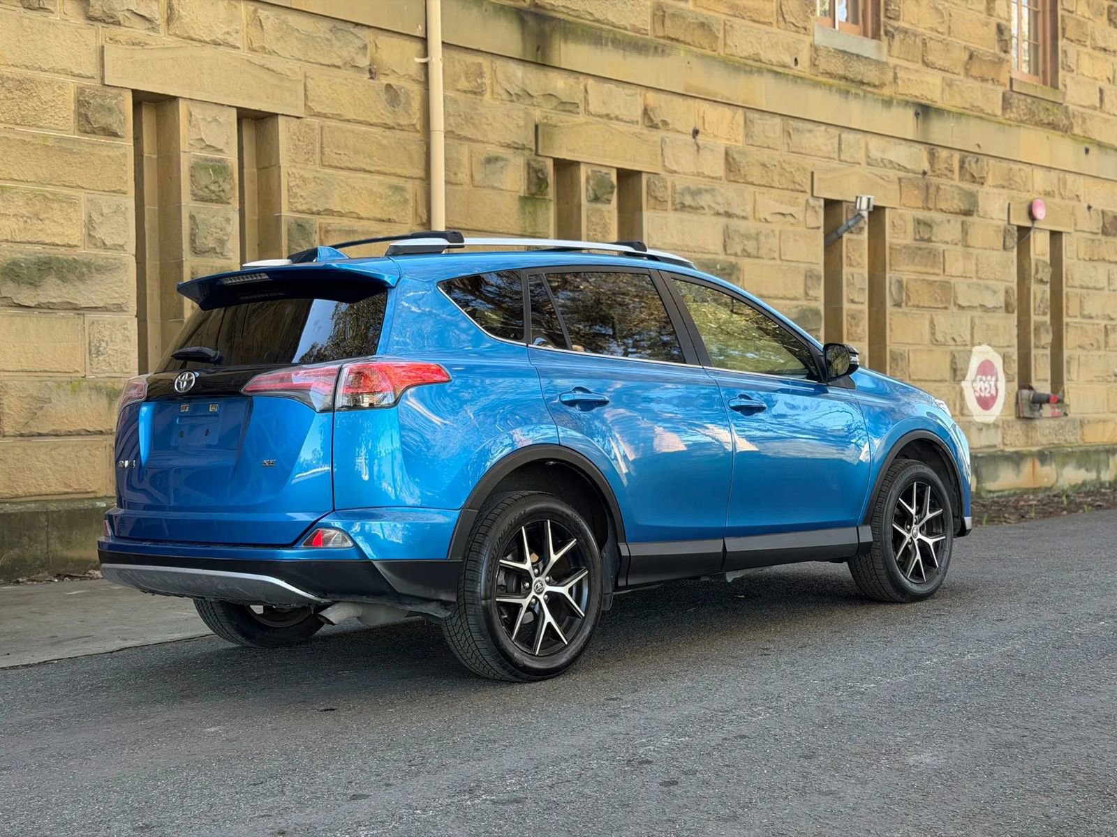 Used 2016 Toyota RAV4 SE FWD image 4