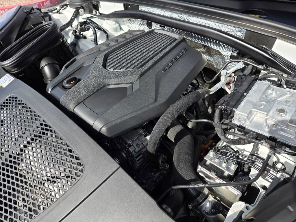 Used 2022 Porsche Macan AWD/4WD image 22