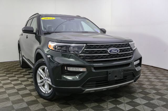 Used 2023 Ford Explorer XLT w/ Equipment Group 202A AWD/4WD image 3