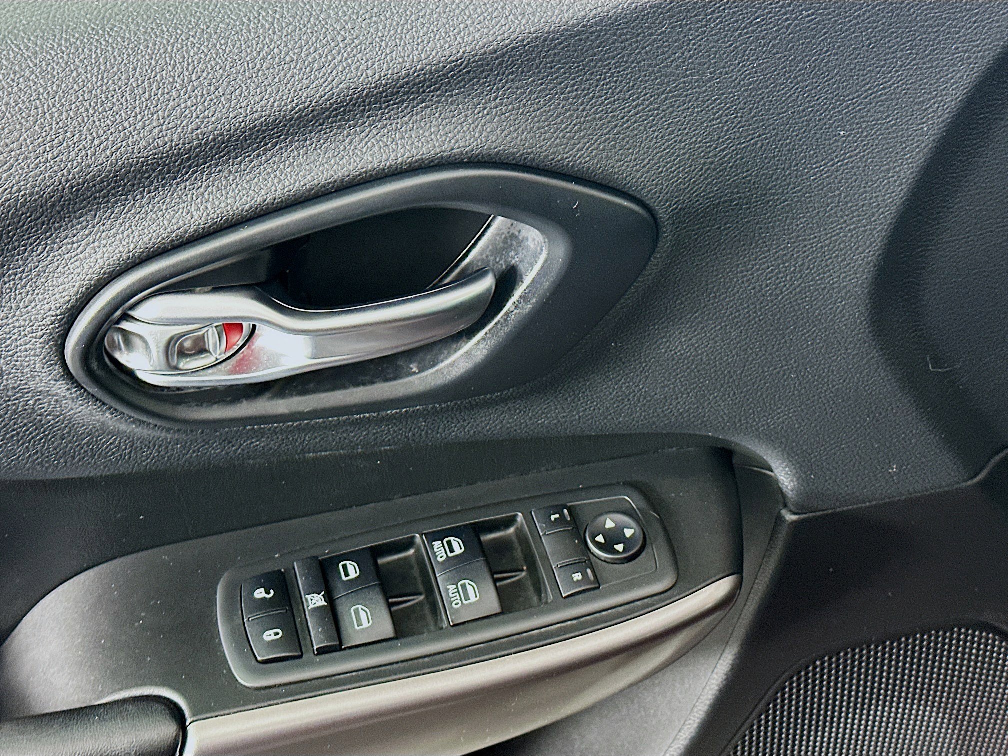 Used 2019 Jeep Cherokee Latitude Plus w/ Comfort/Convenience Group image 15