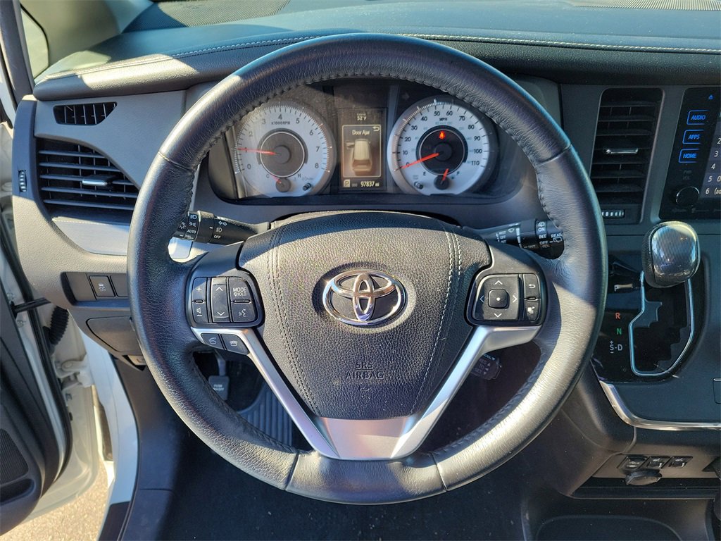 Used 2017 Toyota Sienna SE image 25