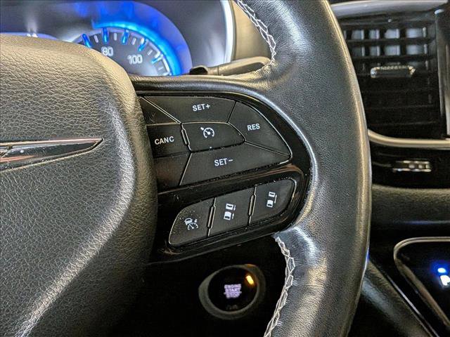 Used 2020 Chrysler Pacifica Touring-L w/ Advanced Safetytec Group AWD/4WD image 13