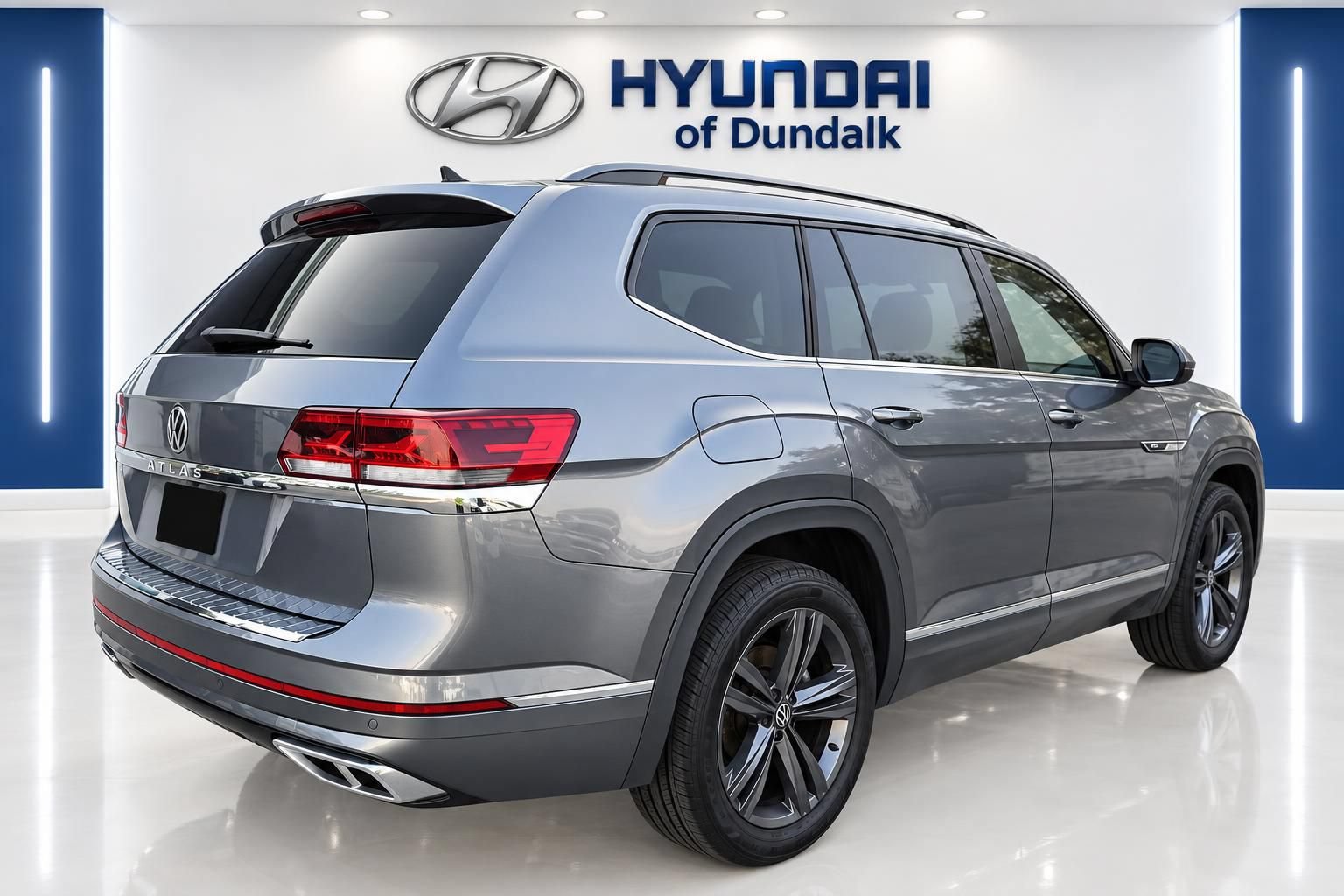 Used 2021 Volkswagen Atlas SE w/ Panoramic Sunroof Package FWD image 4