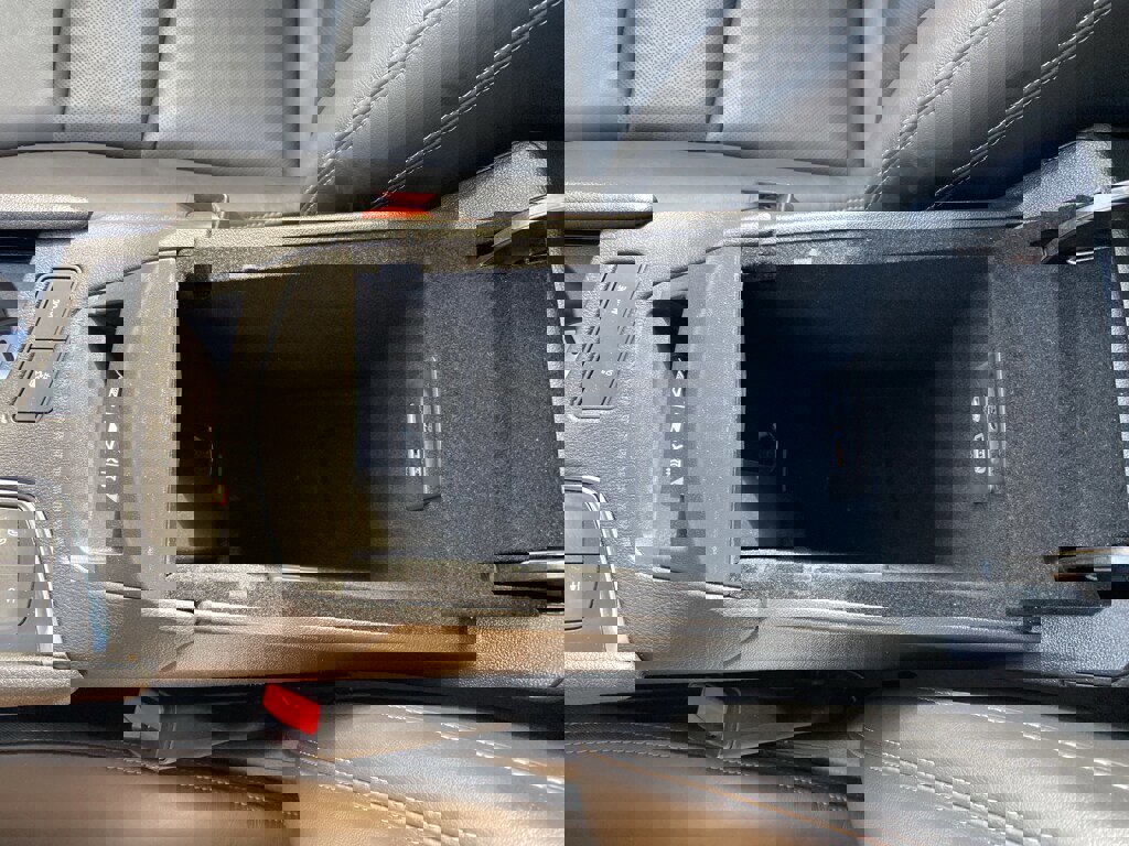 Used 2025 Cadillac XT6 Premium Luxury image 35