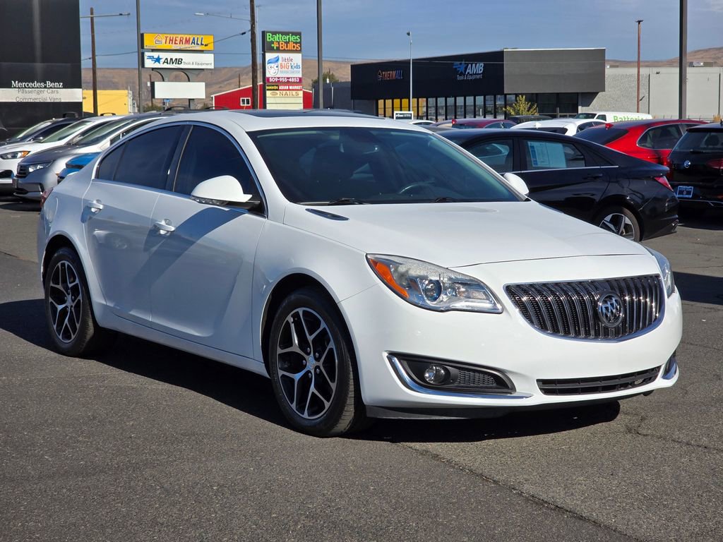 Used 2017 Buick Regal Sport Touring image 7