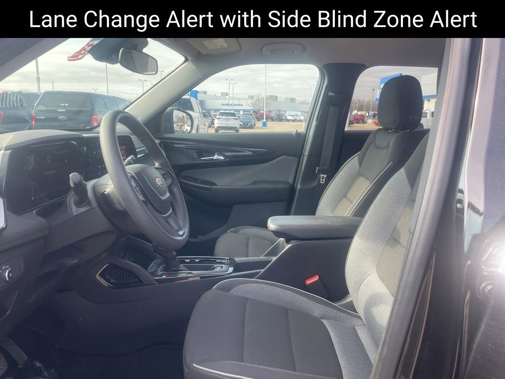 Used 2025 Chevrolet TrailBlazer LT w/ Driver Confidence Package image 13