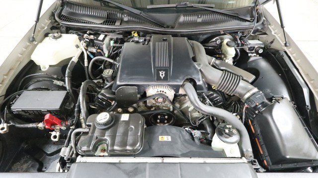 Used 2003 Lincoln Town Car Executive RWD image 18