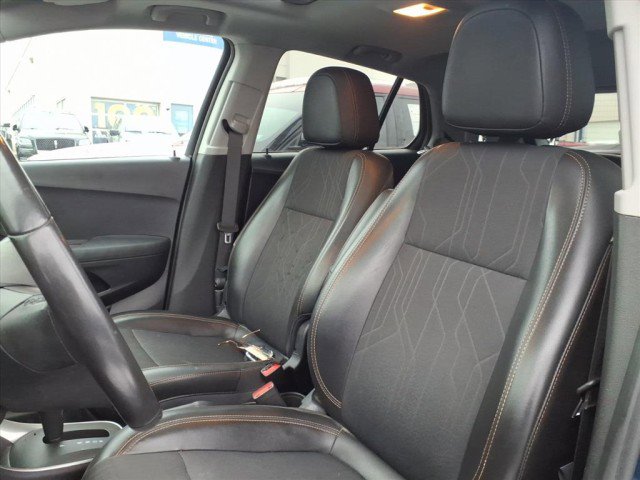 Used 2019 Chevrolet Trax LT w/ Sun & Sound Package image 5