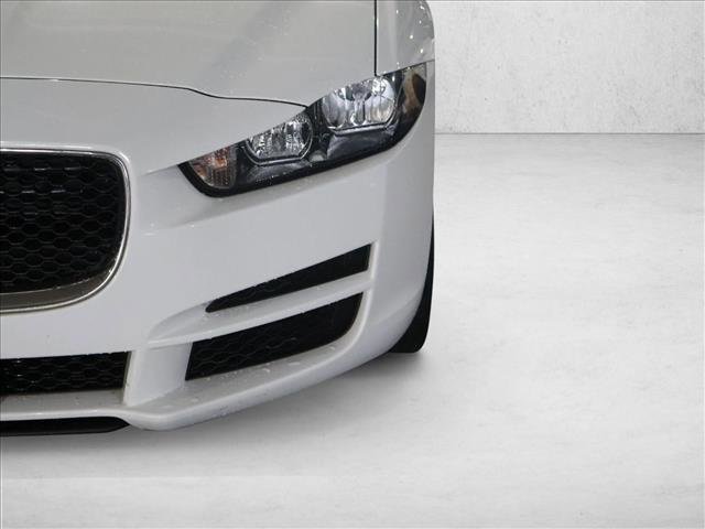 Used 2017 Jaguar XE Premium image 9