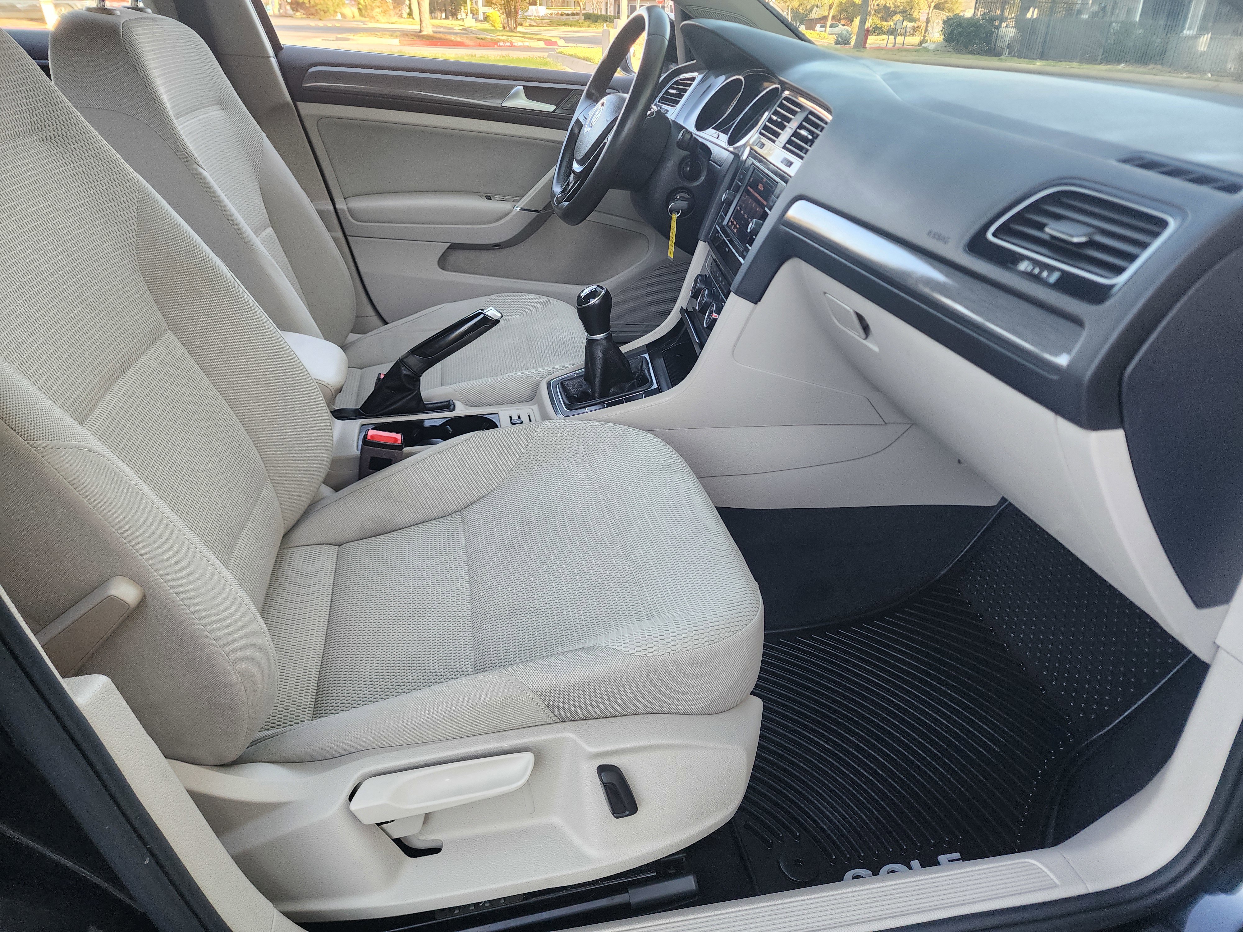 Used 2019 Volkswagen Golf S image 13