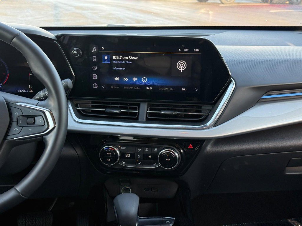 Used 2025 Chevrolet Trax LT w/ LT Convenience Package image 15