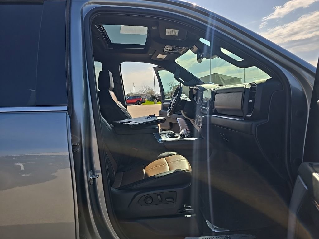 Used 2024 Chevrolet Silverado 2500 High Country AWD/4WD image 16