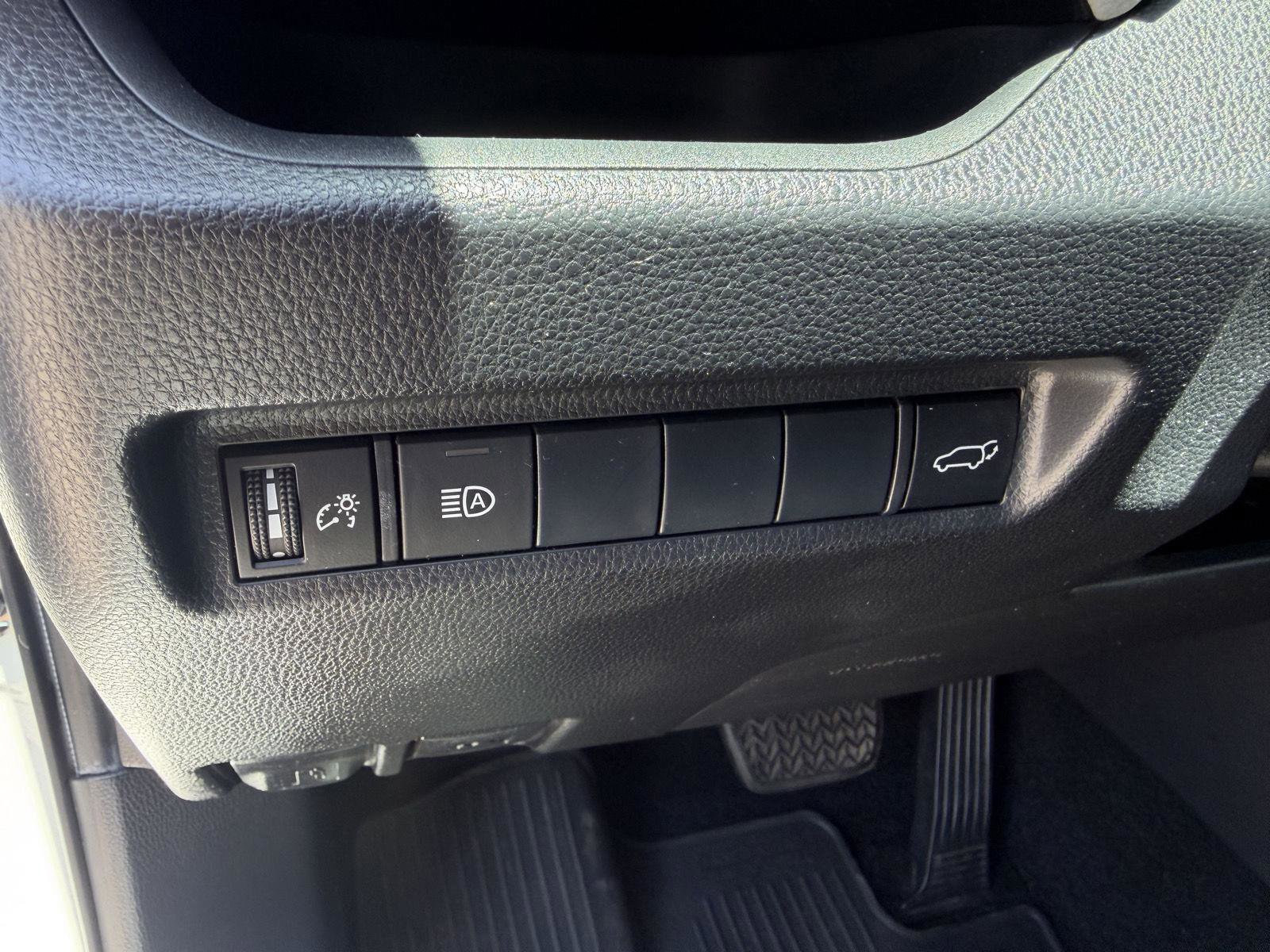 Used 2019 Toyota RAV4 XLE Premium w/ Carpet Mat Package FWD image 32